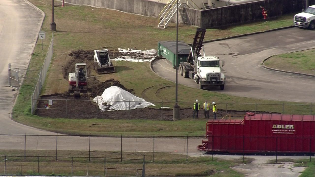 Crews work to clean 64,000 gallon jet fuel spill near Hobby...
